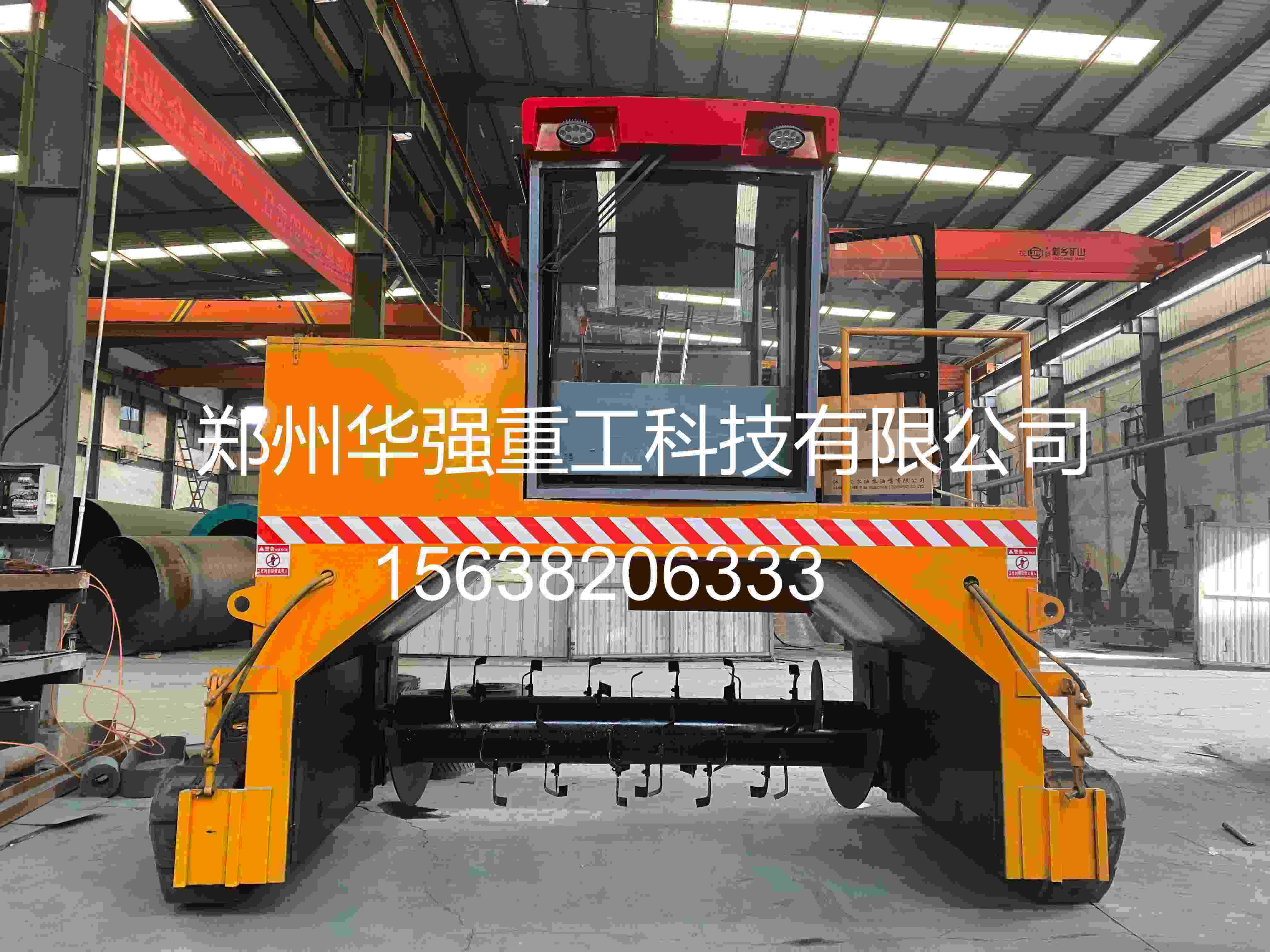 别再拿铲车瞎捣鼓了！履带式翻堆车，像坦克一样碾压粪污，翻堆就是猛